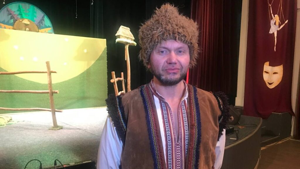 «Сцена, глядач – до сліз хочеться побути тут подовше», – актор житомирського театру та військовий Костянтин Мілько