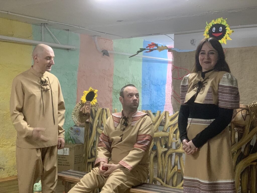 Сьогодні актори Житомирського театру ляльок відвідали дітлахів Оліївської громади