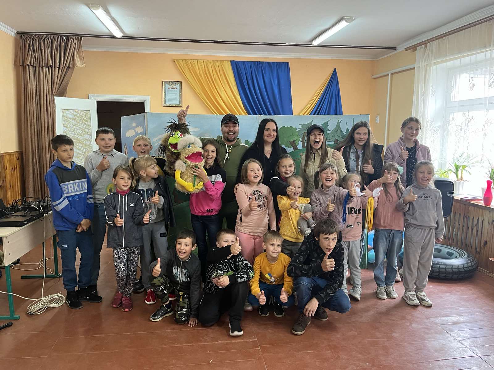 Житомирський академічний обласний театр ляльок продовжує радувати дітей у населених пунктах області