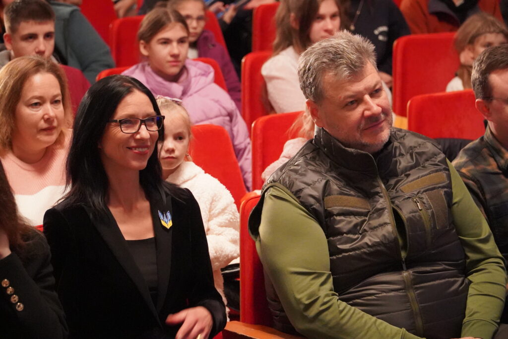 У Житомирському театрі ляльок провели святковий захід для вихованців прийомних родин та дитячих будинків сімейного типу