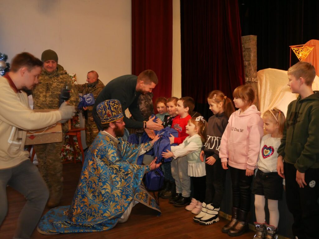 Житомирський театр ляльок отримав подяки від військових за новорічні вистави для дітей